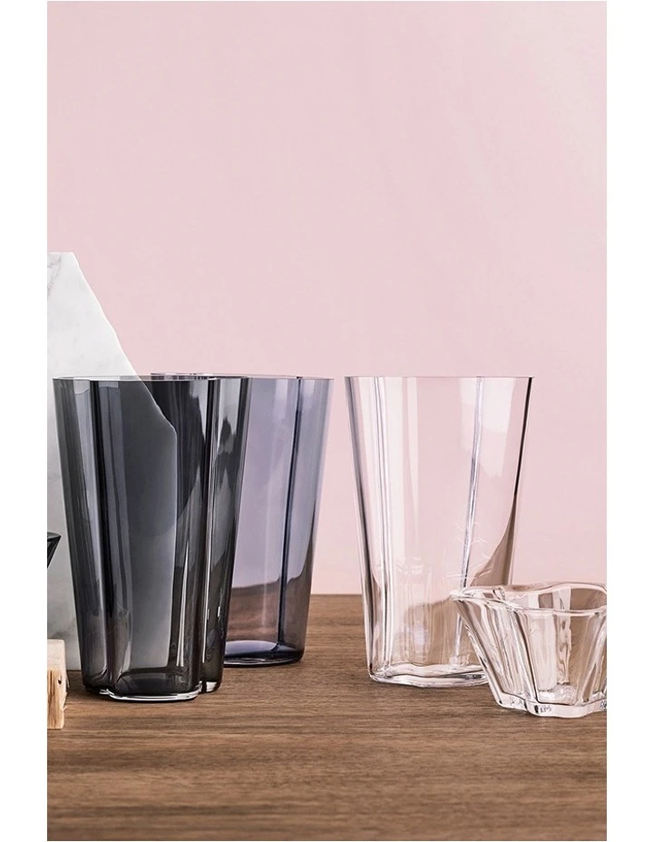 IITTALA Alvar Aalto 22cm Glass Vase Rain 4 IITTALA Alvar Aalto 22cm Glass Vase Rain - Image 4