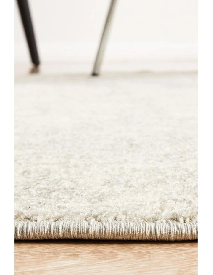 Rug Culture Evoke Shine Silver Transitional Round Rug 4 Rug Culture Evoke Shine Silver Transitional Round Rug - Image 4