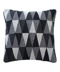 Innovatec Hana Triangle Cushion