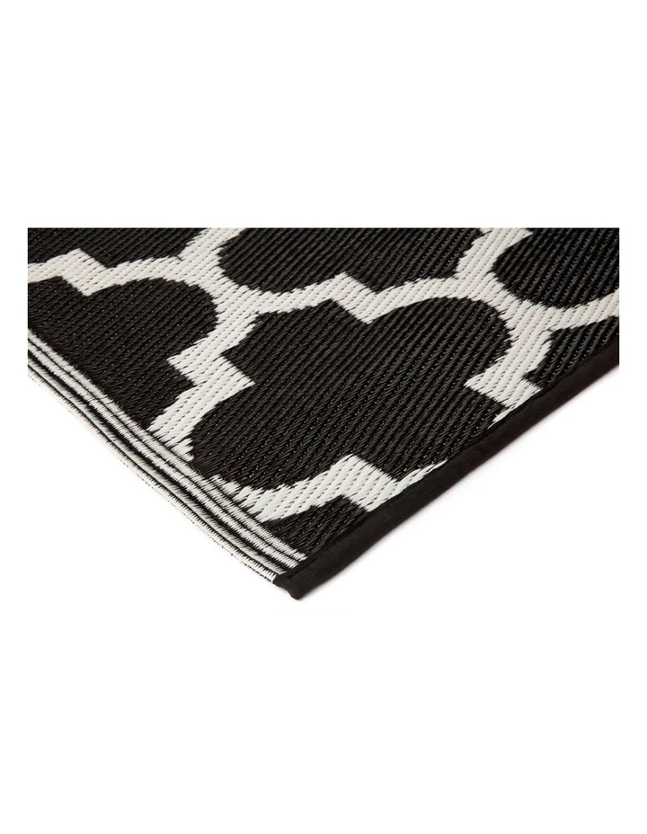 Fab Habitat 180x270 cm Recycled Plastic Outdoor Rug and Mat Tangier Black and White 3 Fab Habitat 180x270 cm Recycled Plastic Outdoor Rug and Mat Tangier Black and White - Image 3