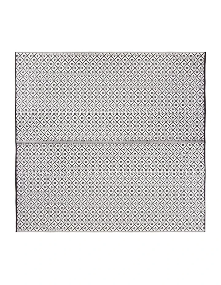 Fab Habitat 180x270cm Kimberley Black and White Recycled Plastic Outdoor Rug and Mat 2 Fab Habitat 180x270cm Kimberley Black and White Recycled Plastic Outdoor Rug and Mat - Image 2