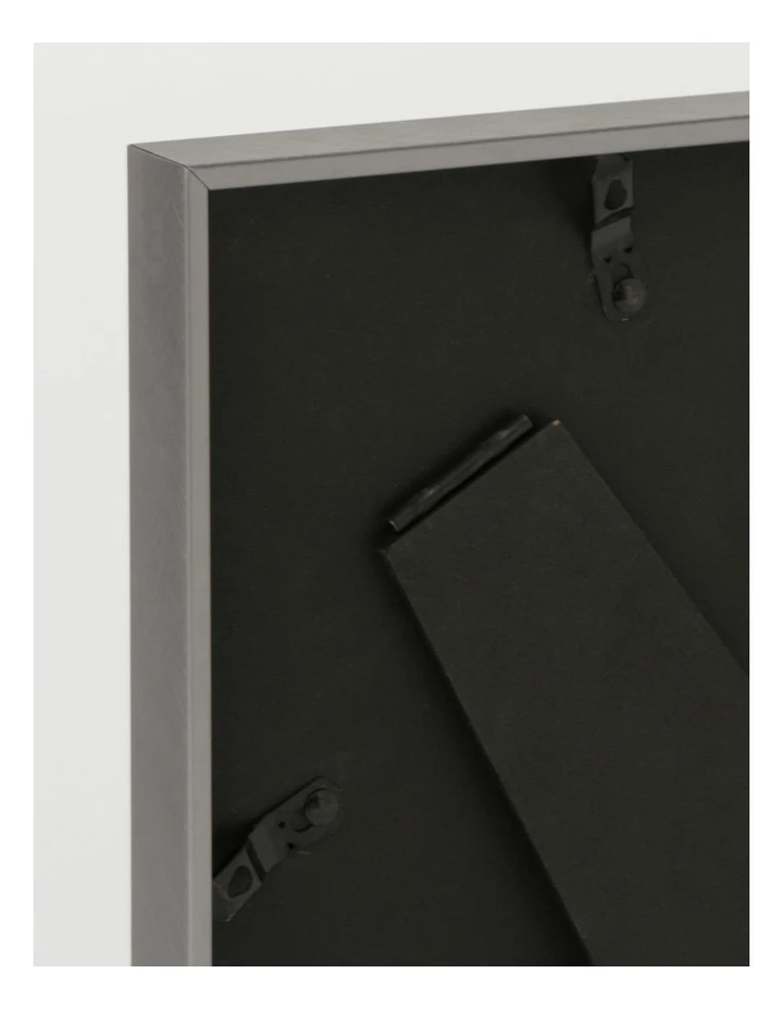 Vue Platinum Metal Frame 15x20cm/10x15cm in Silver 3 Vue Platinum Metal Frame 15x20cm/10x15cm in Silver - Image 3