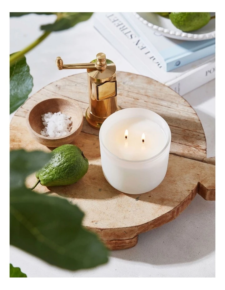 CIRCA White Tea & Wild Mint Soy Candle 260g 2 CIRCA White Tea & Wild Mint Soy Candle 260g - Image 2